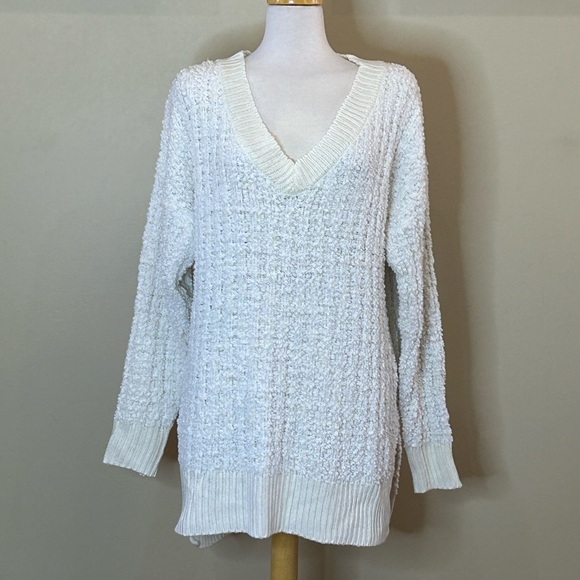 Zenana Outfitters Sweaters - Zenana Premium | Size 2X Ivory V-Neck Textured Sweater